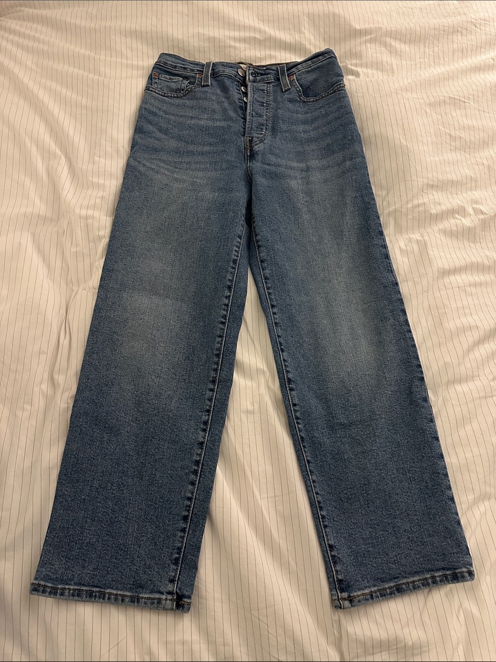 Levi’s - Women’s Ribcage Straight Ankle Jean Size 26